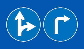 Turn Car Sign If there is a right turn signal or sign, you can turn right accordingly.